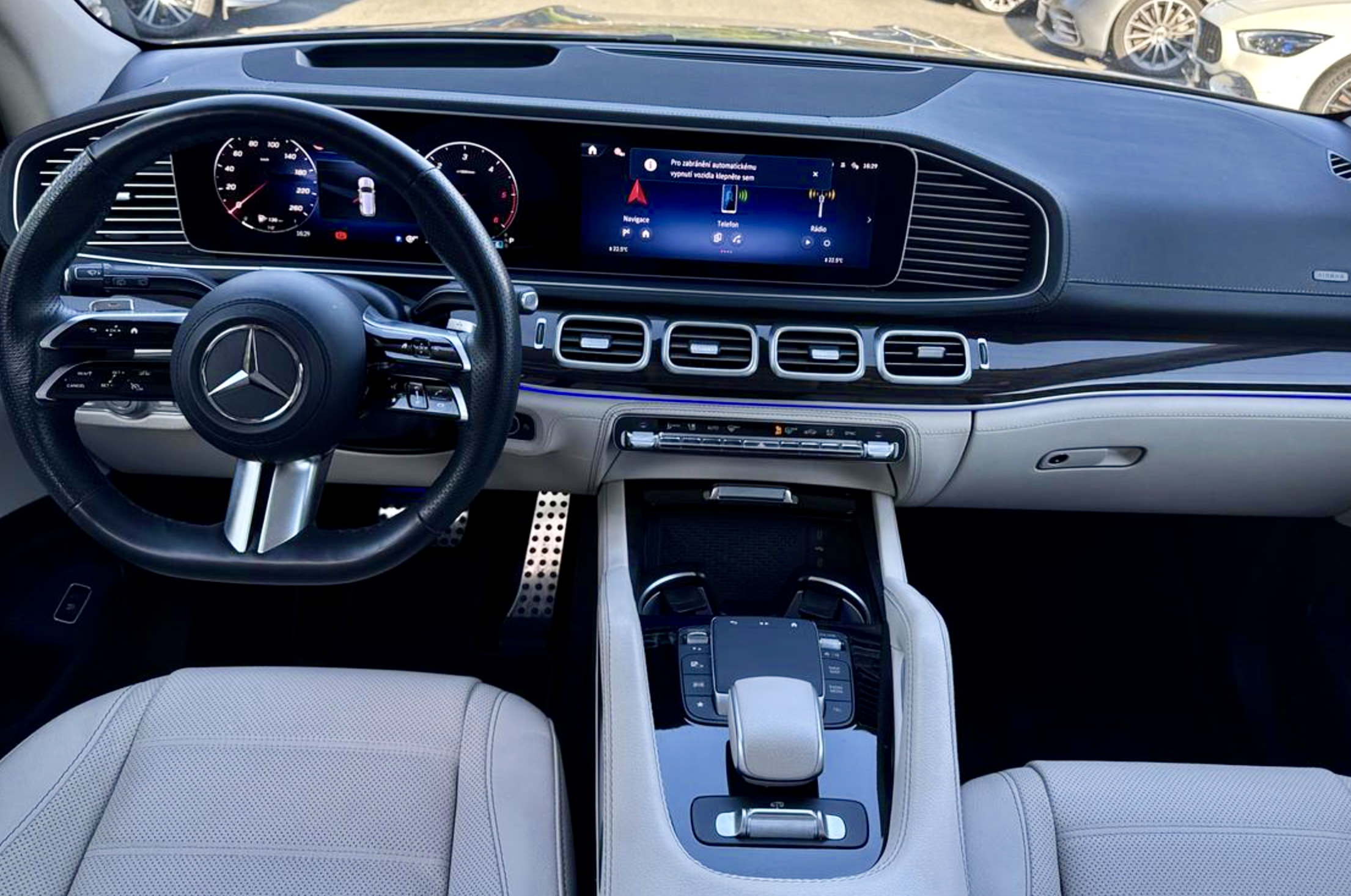 MERCEDES GLS 450d AMG | FACELIFT | SKLADEM | ČESKÉ OJETÉ AUTO | ŠEDÁ S BÉŽOVOU KŮŽÍ | MAXIMÁLNÍ VÝBAVA | VIP SLEVA | NÁKUP ONLINE | AUTOiBUY.com